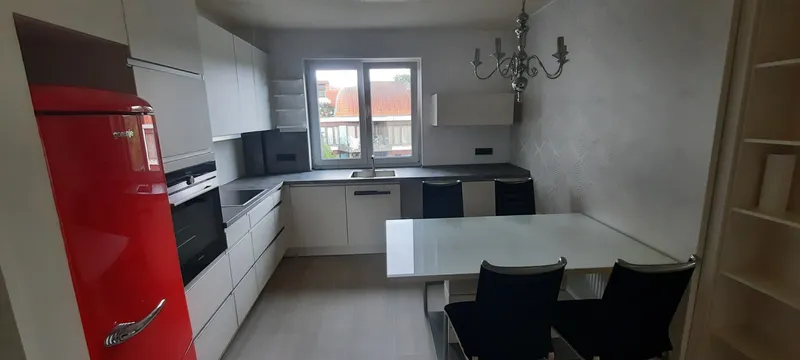 Moderne 2-Zimmer-Wohnung mit EBK und Balkon — photo 1
